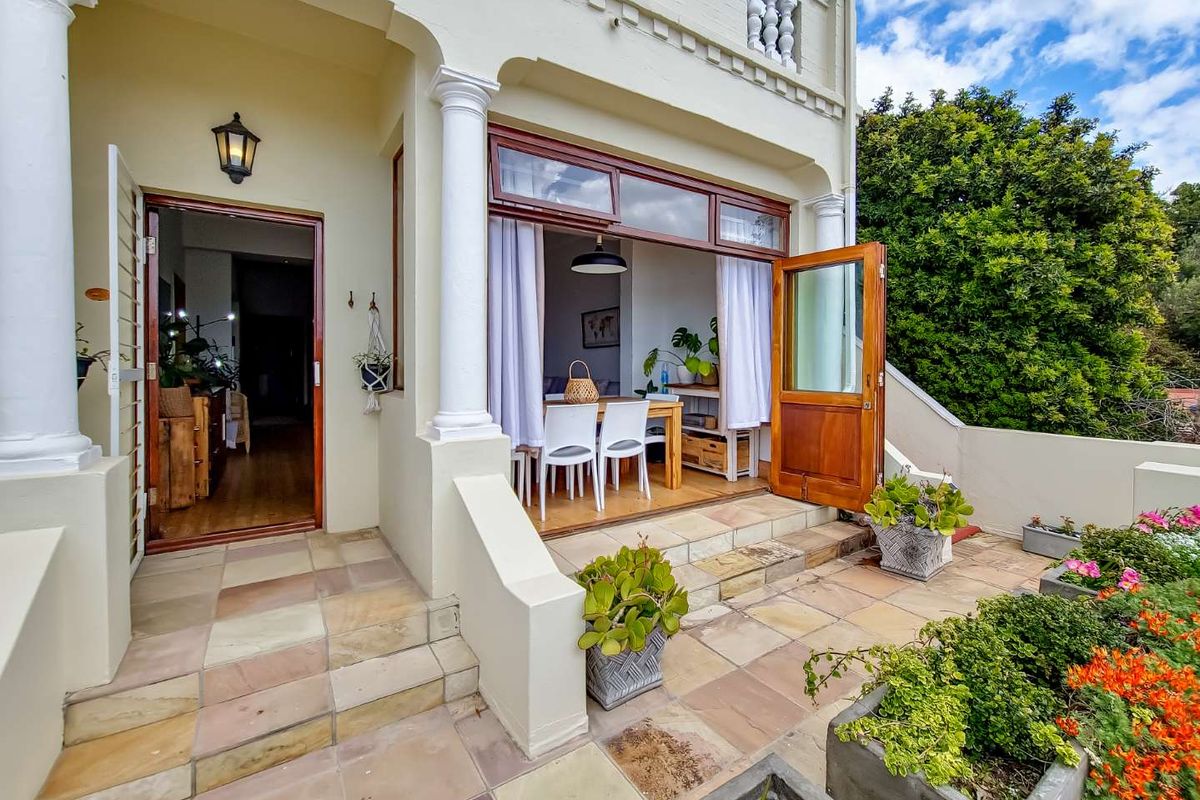Sea Point Living In A Lovely Small Block - Photo 3
