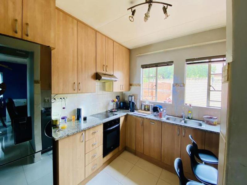 BROOKLANDS LIFESTYLE SECURITY ESTATE: 3 BEDROOM TOWNHOUSE - Photo 2