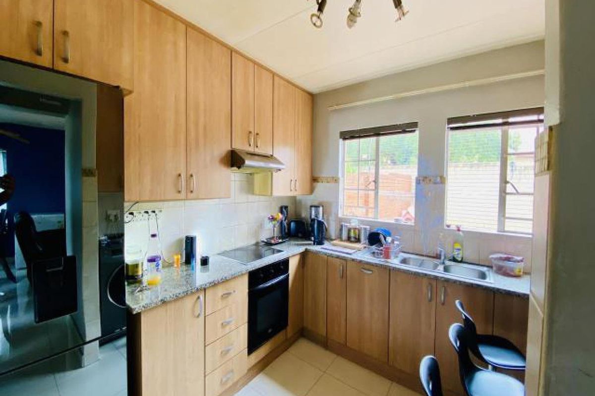 BROOKLANDS LIFESTYLE SECURITY ESTATE: 3 BEDROOM TOWNHOUSE - Photo 2