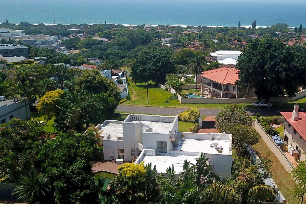 Renovator’s dream on large land in prime La Lucia with exceptional sea views - Photo 4