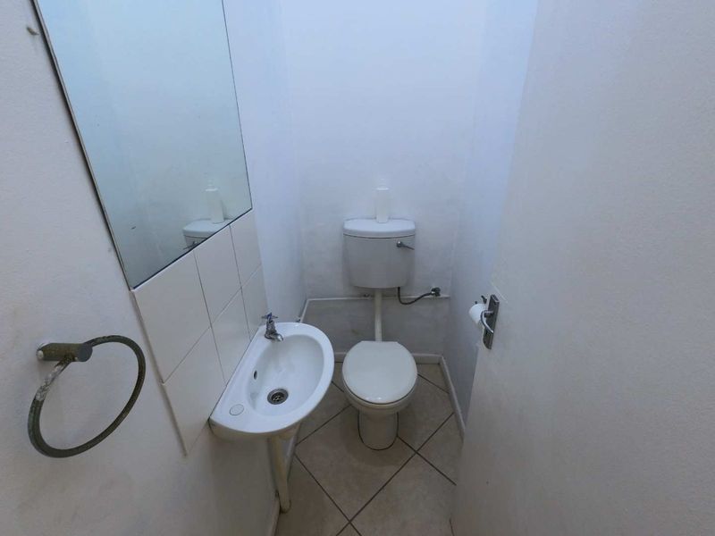 102m2 | TILED STORAGE/OFFICE | AVAILABLE TO LET - Photo 9