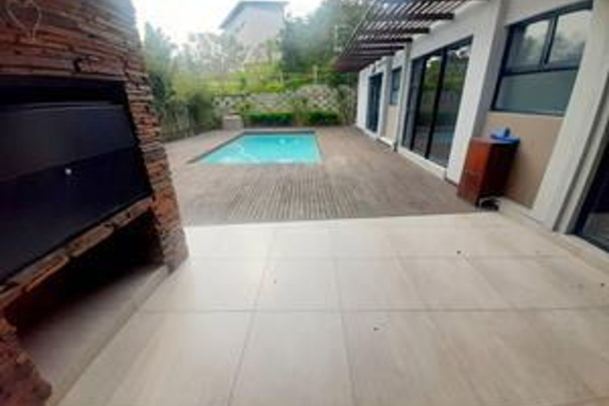 Beautiful Home For Rental in Palm Lakes Estate - Photo 2