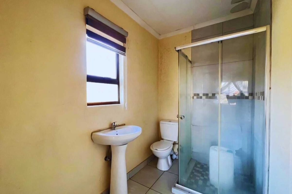 3 Bedroom House For Sale in Vanderbijlpark CE4 - Photo 3