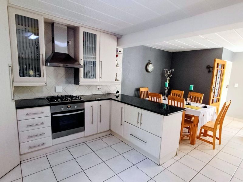 Sunny 3 bedroom duplex in Atlasville up for grabs! - Photo 7