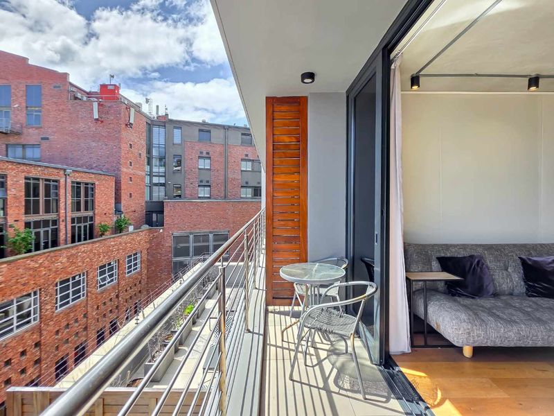 Unlock City Living & Returns | Balcony | Park Bay | Pool & Airbnb Potential - Photo 8