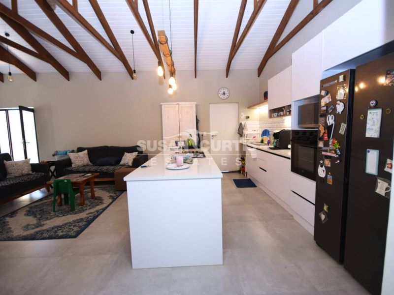 3 BEDROOM TOWN HOUSE FOR SALE - Photo 4