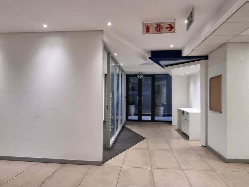 1 097m2 Louwlardia Centurion Office To Let - Photo 2