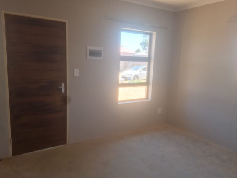 New Modder R 679 025!- New 2 bed ,1 bath - Photo 5