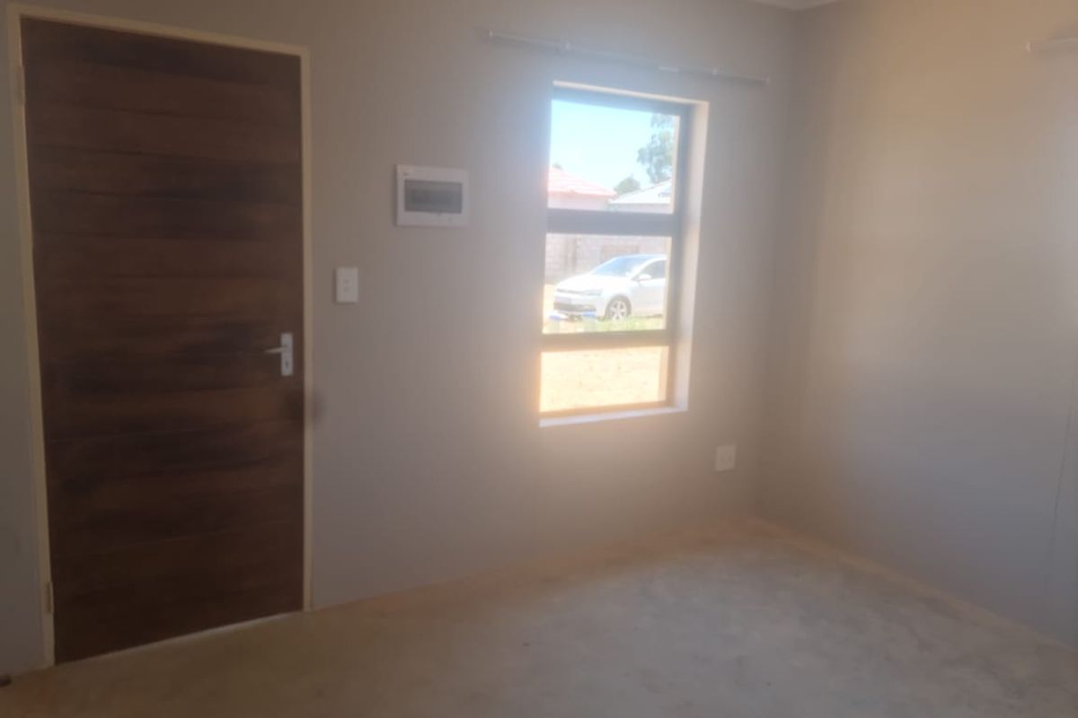 New Modder R 679 025!- New 2 bed ,1 bath - Photo 5