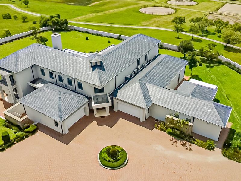 Grand 5-Bedroom Mansion in Prestigious Blue Hills Equestrian Estate - Photo 2