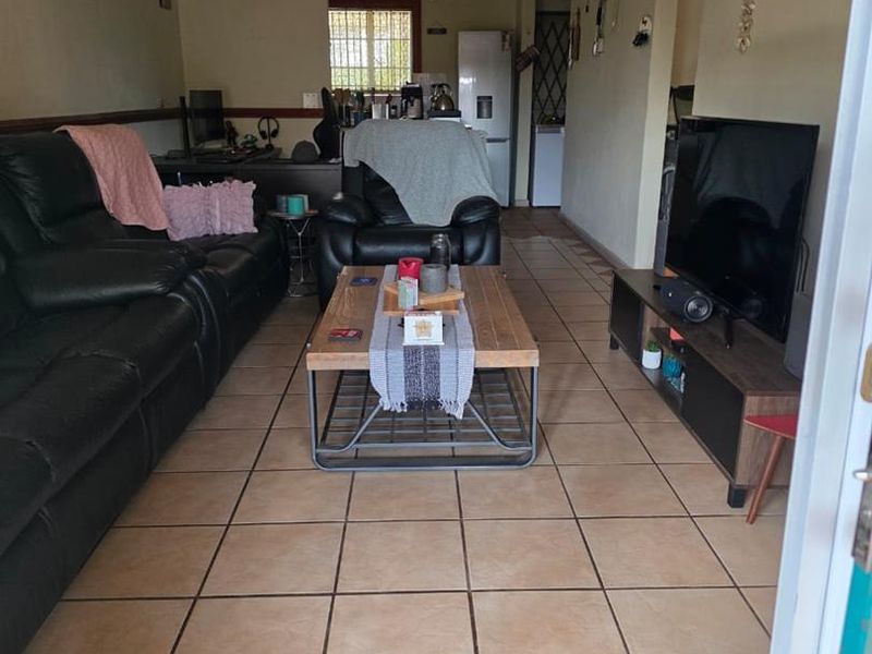 Cosy 2-bedroom townhouse in Doornpoort - Photo 8