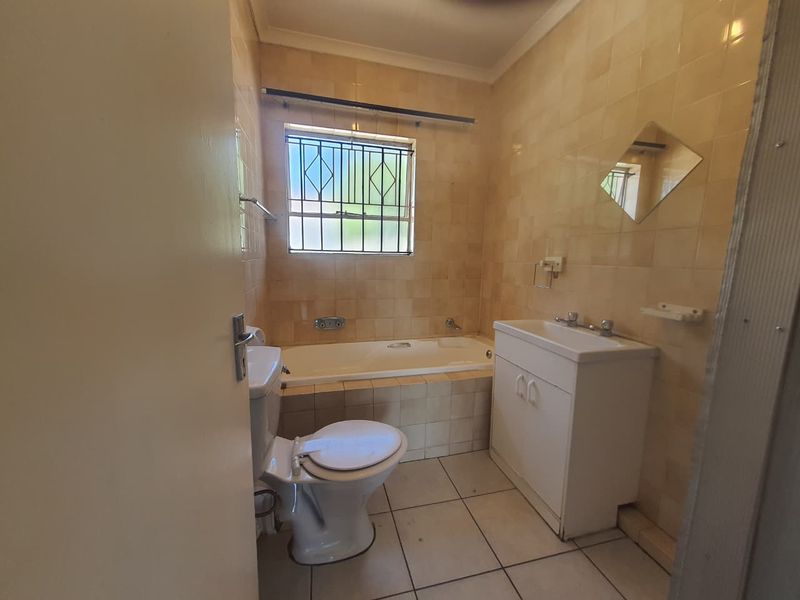 PRIME 2 bedroom 1 bath apartment - Photo 10