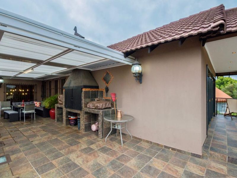 BOOM! This Home's Got More Style Than a Runway Model in Sandton! - Photo 4