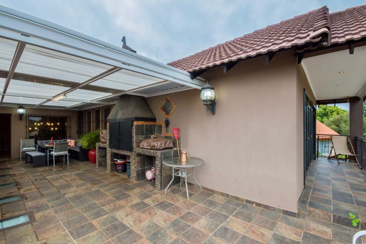 BOOM! This Home's Got More Style Than a Runway Model in Sandton! - Photo 4