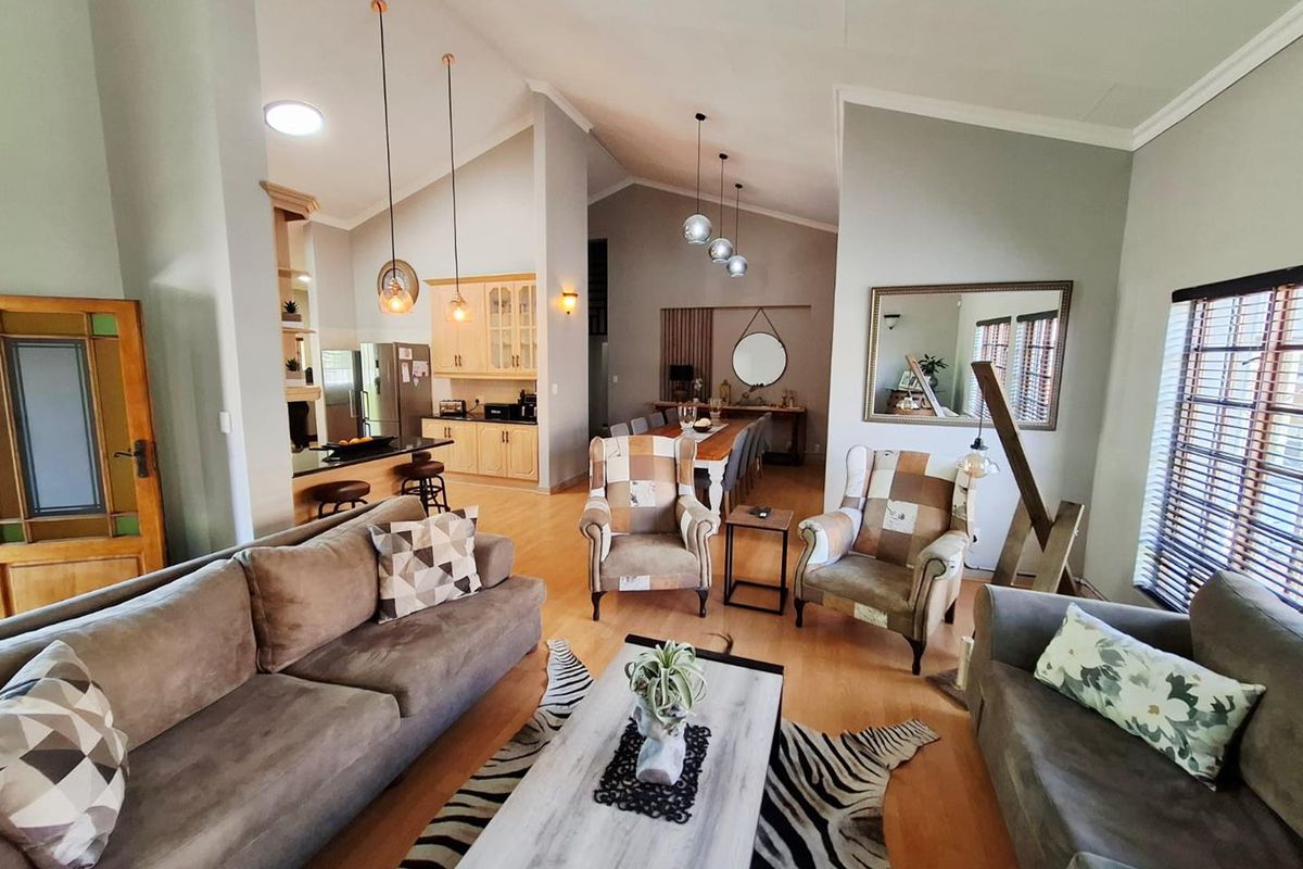 Beautifully Maintained Family Home in a Secure Aerorand Complex - Photo 5