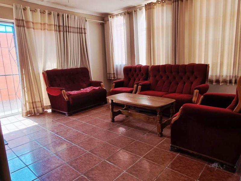 Khomasdal 3 bedroom house with flat - Photo 2