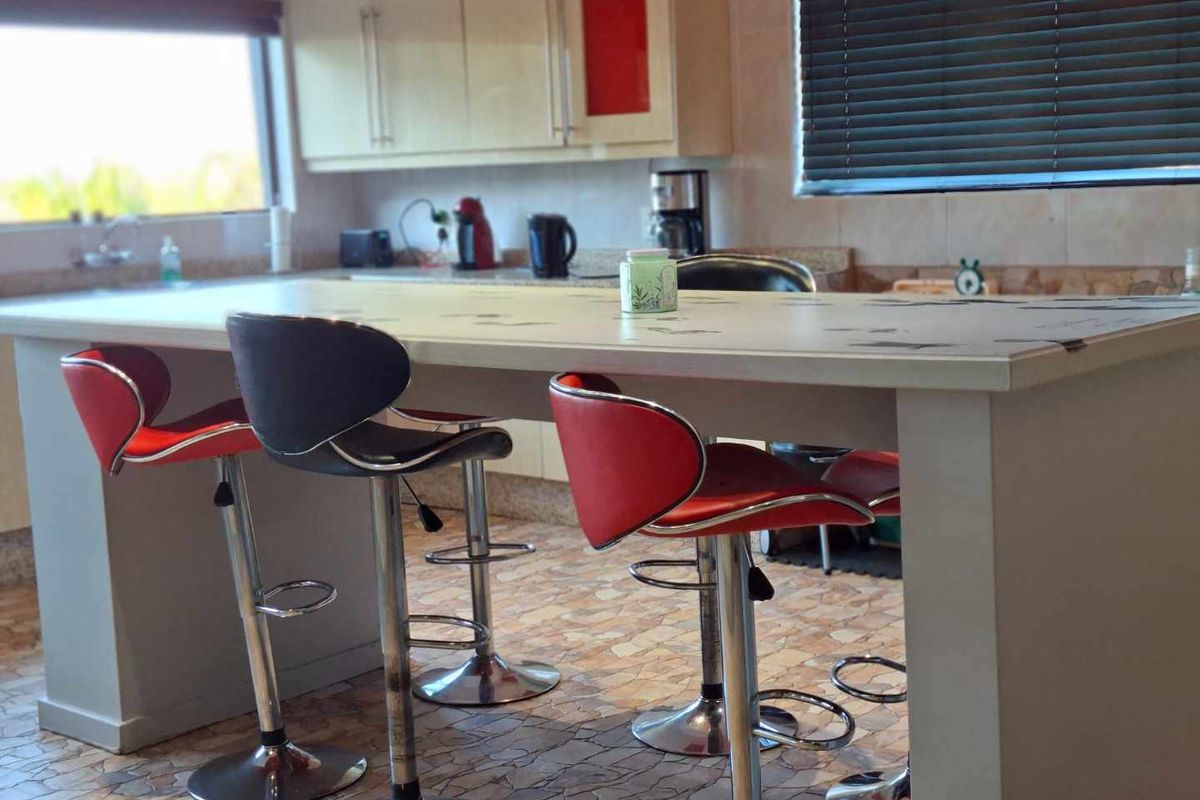 House in Bassonia has lots to offer !! - Photo 2