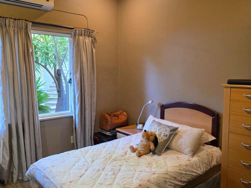 Luxury Living: Spacious Home with Pool, Flat & Entertainment Area! - Photo 3