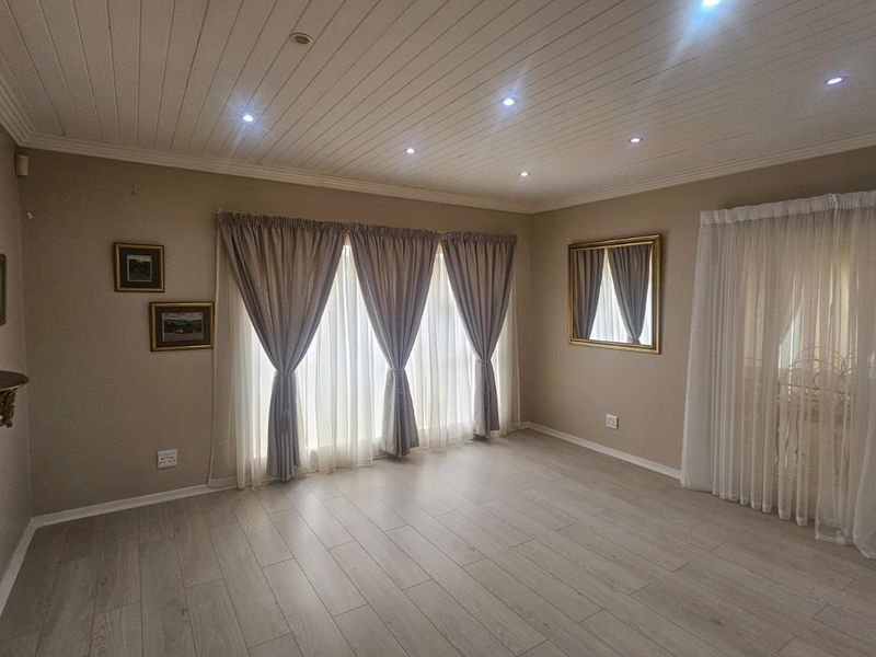 Charming family home in Hartenbos, Garden Route - Photo 7