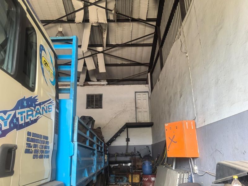 Versatile Industrial Warehouse &amp; Yard in Queensmead Industria, Queensburgh - Photo 3