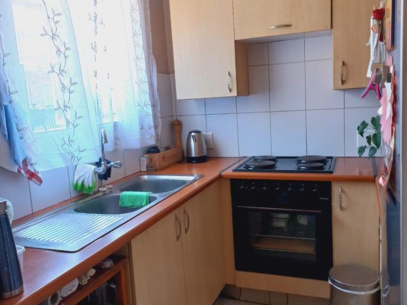 Modern 1-Bedroom Apartment for Sale in Willow Acres Estate - Photo 8