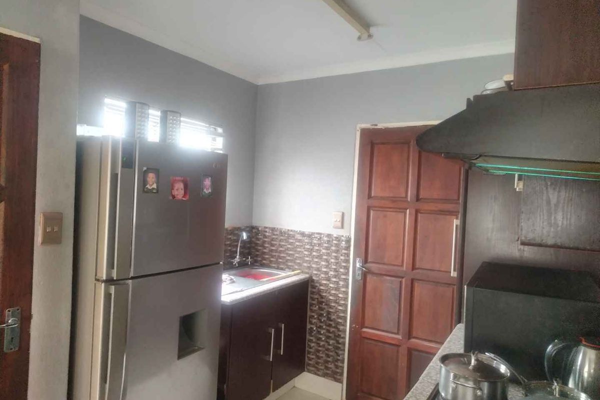 2 lovely bedrooms house for sale in Soshanguve VV - Photo 5