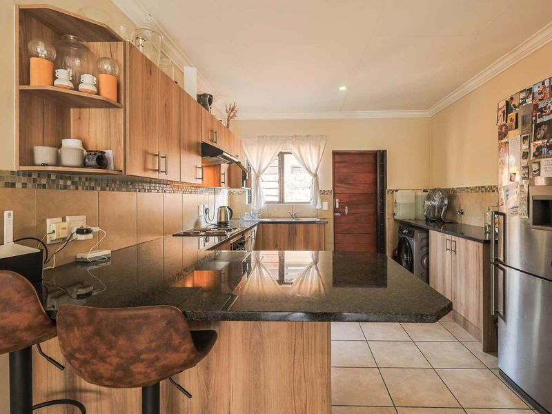 Meticulously Neat Maintained Townhouse - Photo 7