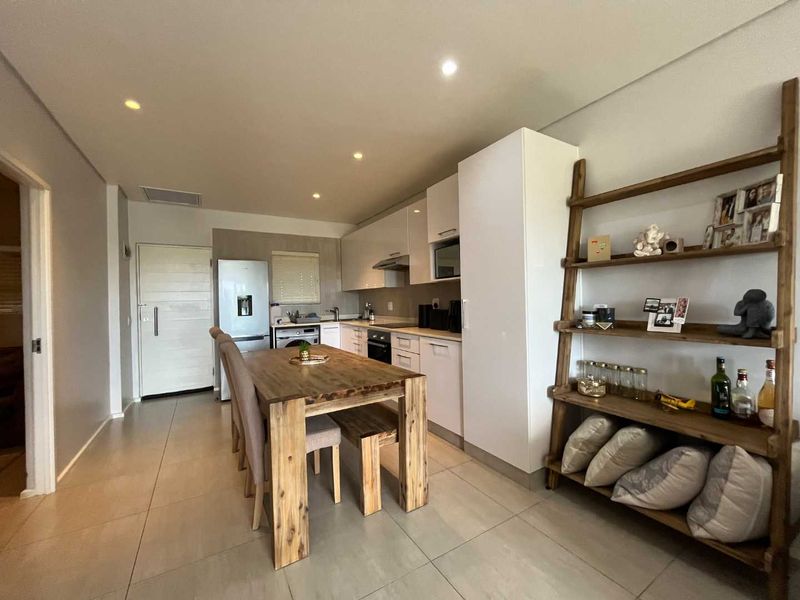 Modern 2 Bedroom, 2 Bathroom Apartment for Sale - Photo 6