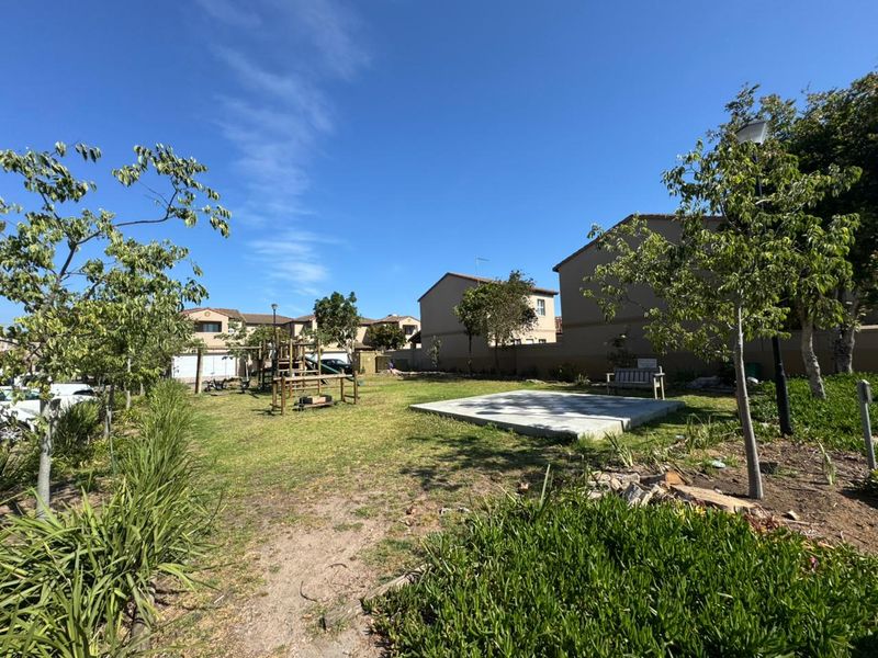 Modern unfurnished 2 bedroom apartment with quality branded fittings - Photo 3