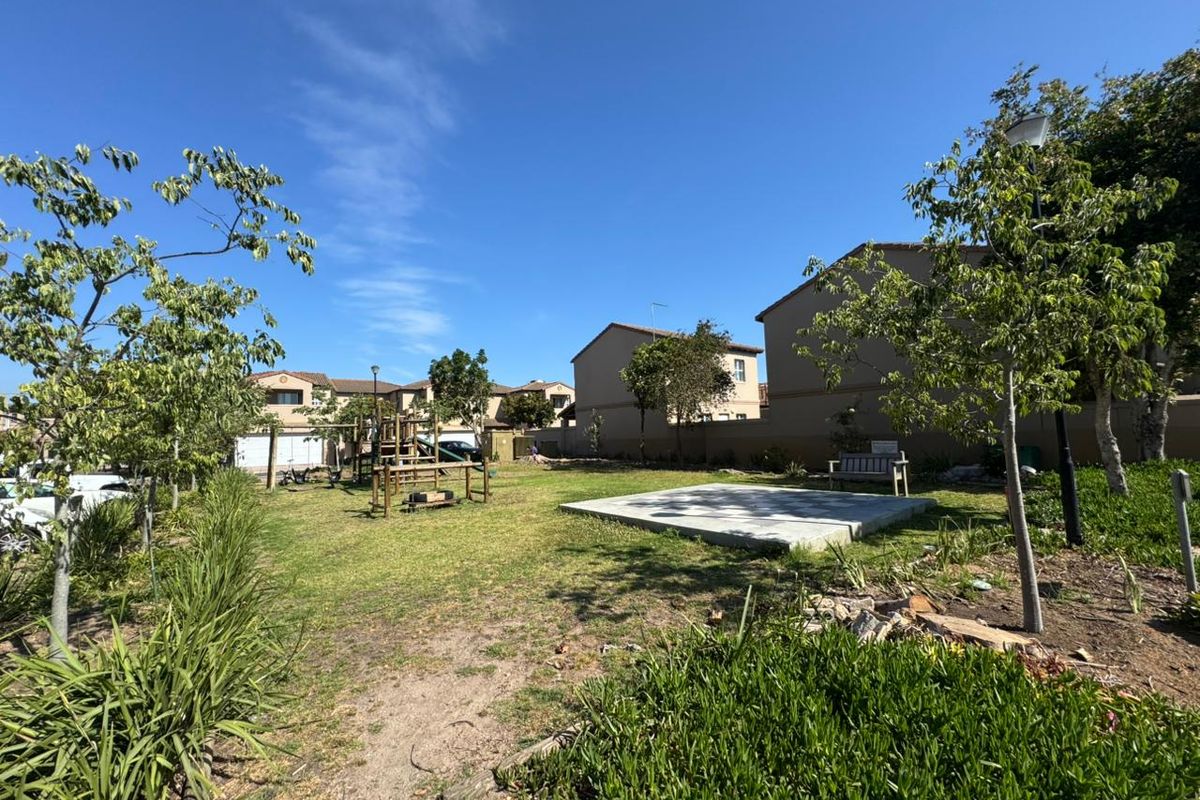 Modern unfurnished 2 bedroom apartment with quality branded fittings - Photo 3