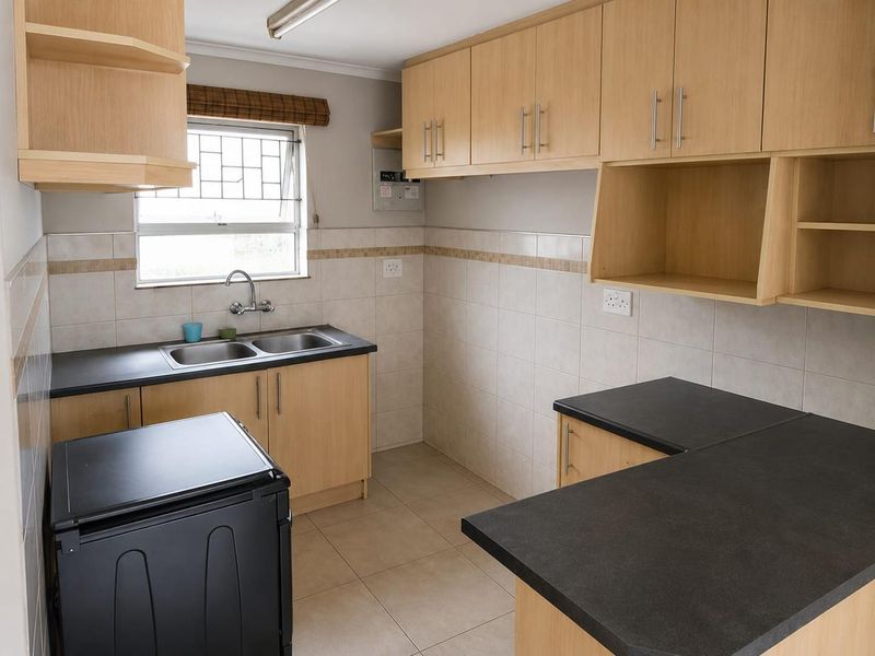 1 Bedroom Ground Floor  Flat to Rent – Pennylane Complex, Springbok Park, Brackenfell Available: 1 September 2026 - Photo 6