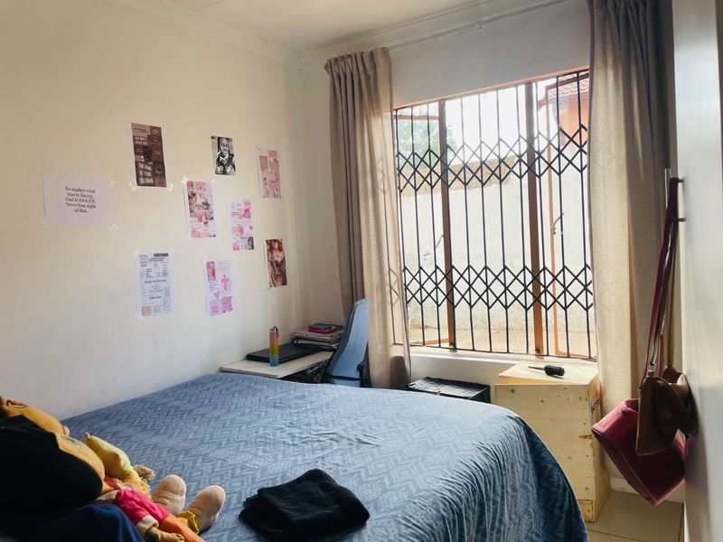 A Spacious and well maintained 3 Bedroom House available to rent - Photo 6