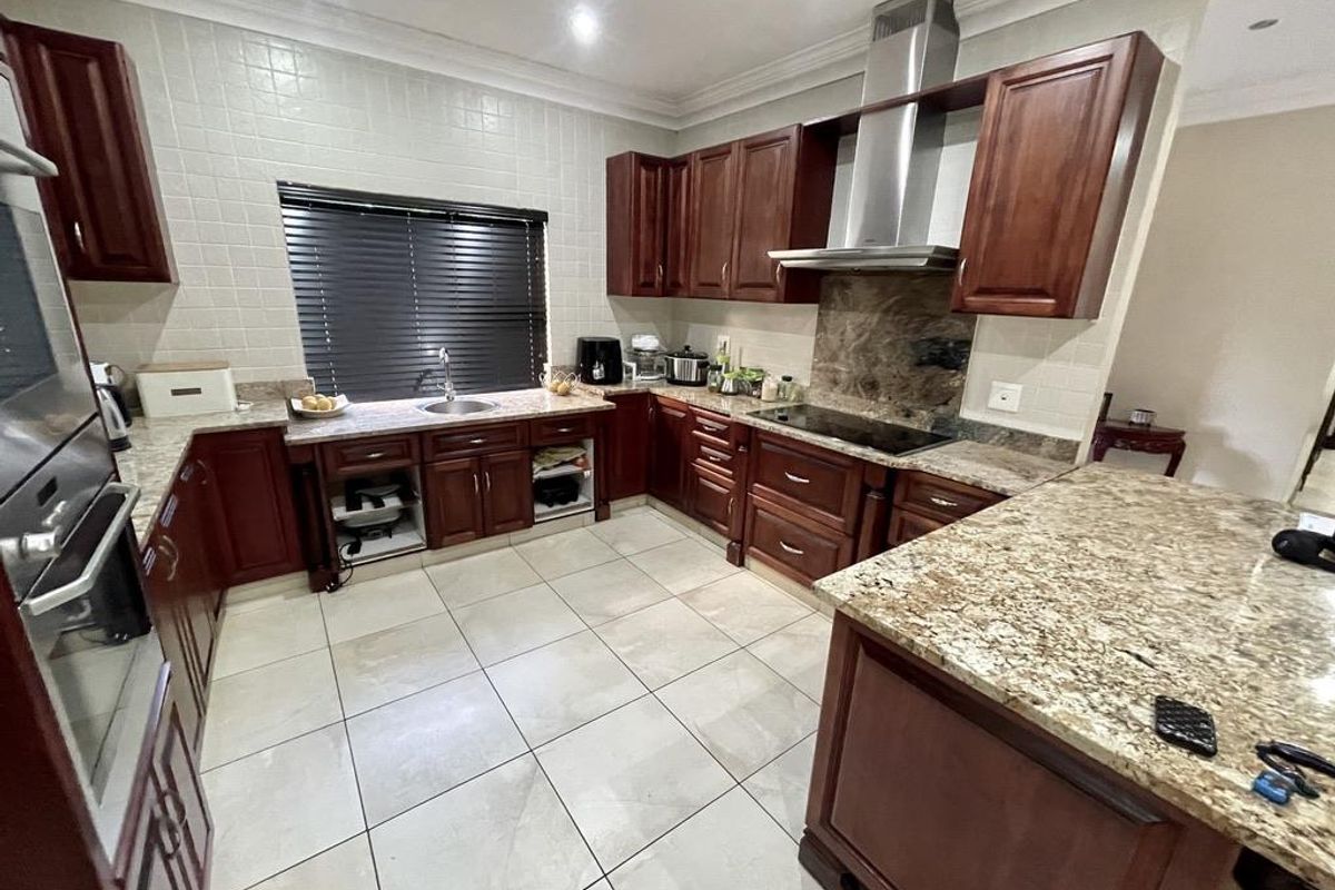 Hendra - Secure Family Living with Versatile Flatlet in Exclusive Somerset Park Cul-de-Sac - Photo 3