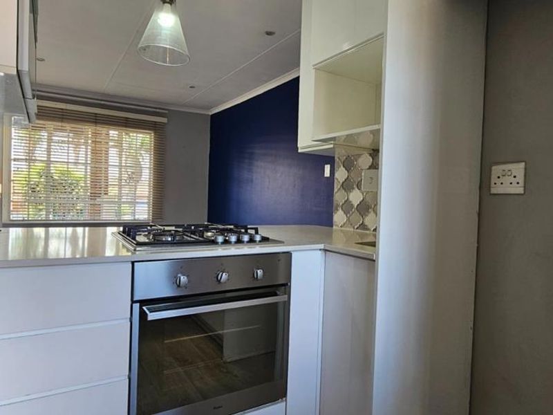 Stylish Renovated Upstairs Living in the Heart of New Redruth - Photo 3