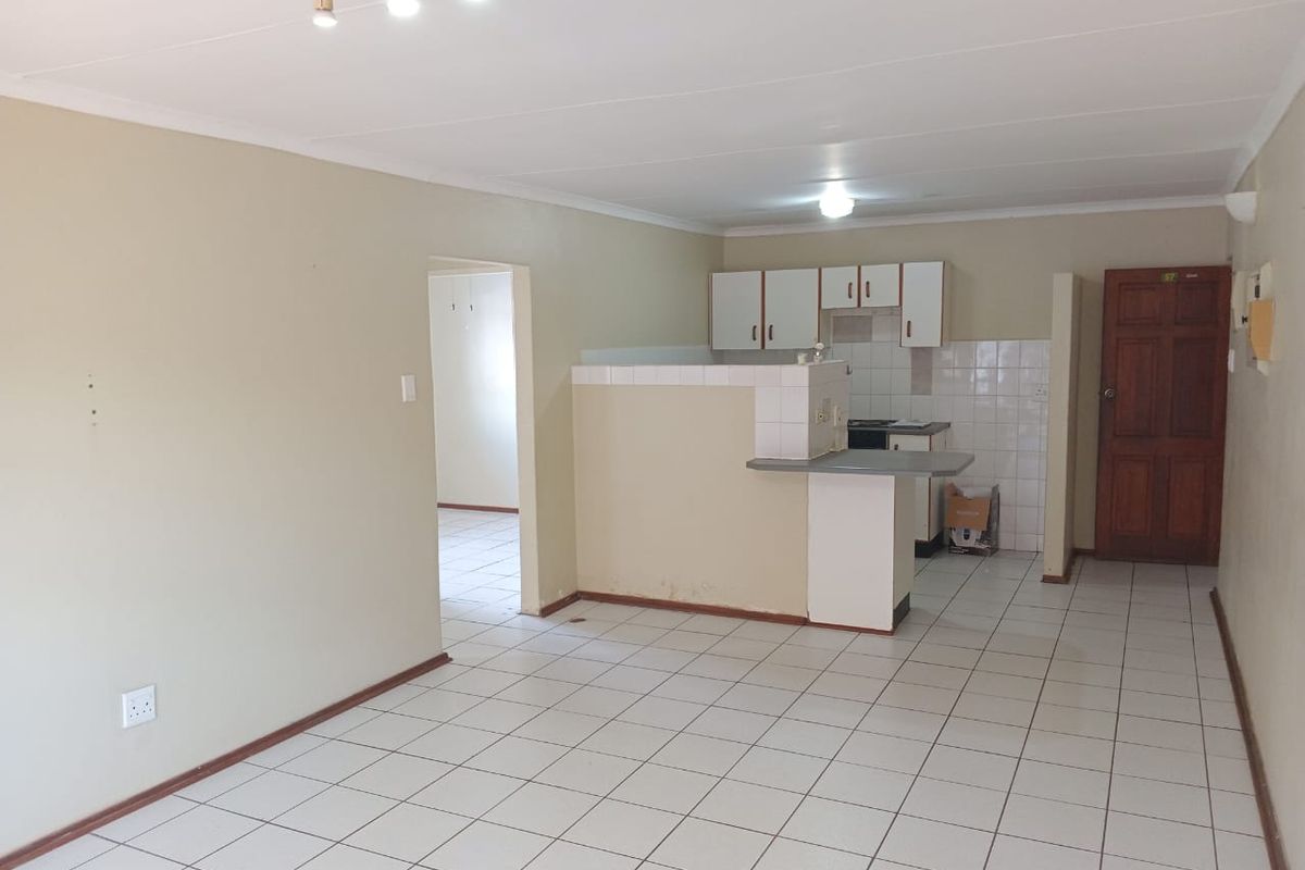 Cozy & Convenient 2-Bedroom Flat with Classic Charm - Photo 5