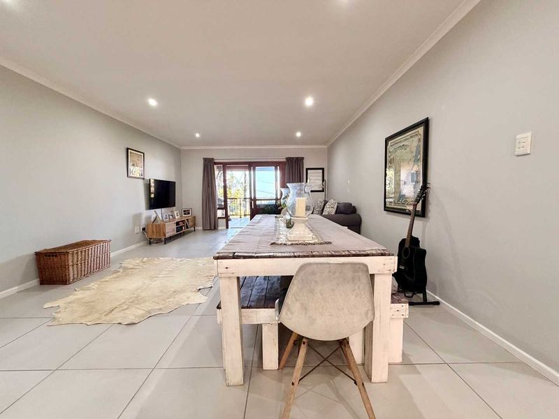 Beautifully Renovated 3 Bedroom Penthouse Apartment in Ballito - Photo 5