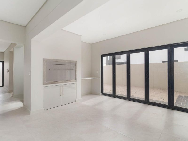 Stunning Brand-New Home in Sought-After Sandown No Transfer Duty | VAT Included | Buy Direct from Developer - Photo 1