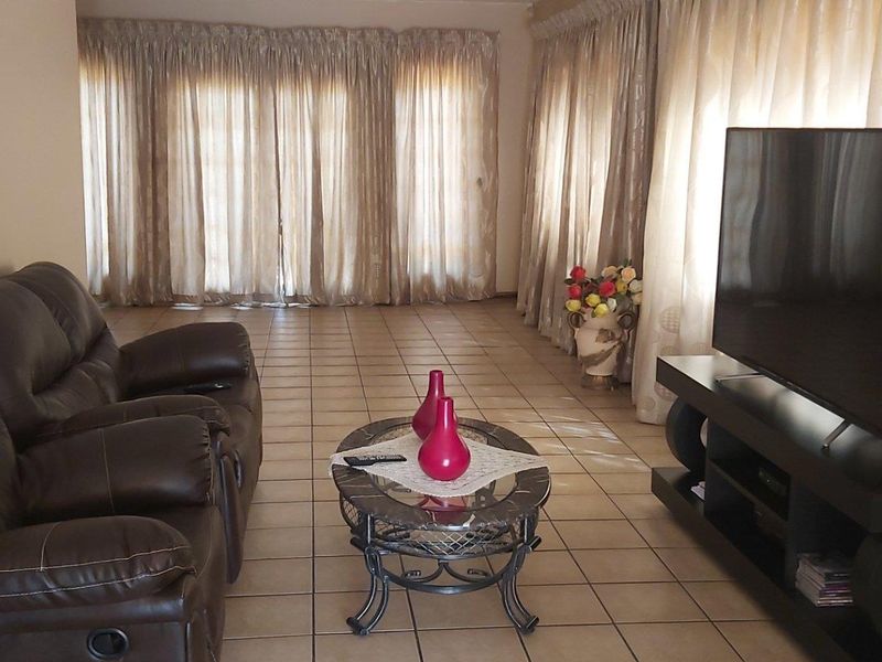 Duplex Townhouse For Sale - Photo 7