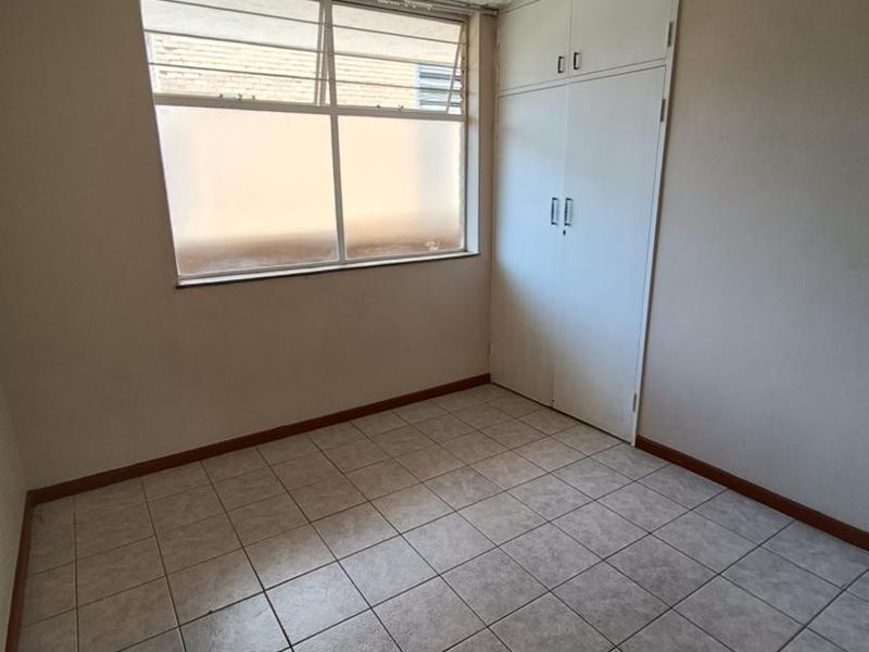 SPACIOUS 3 BEDROOM FLAT TO LET IN SINOVILLE| San Eugenio - Photo 3