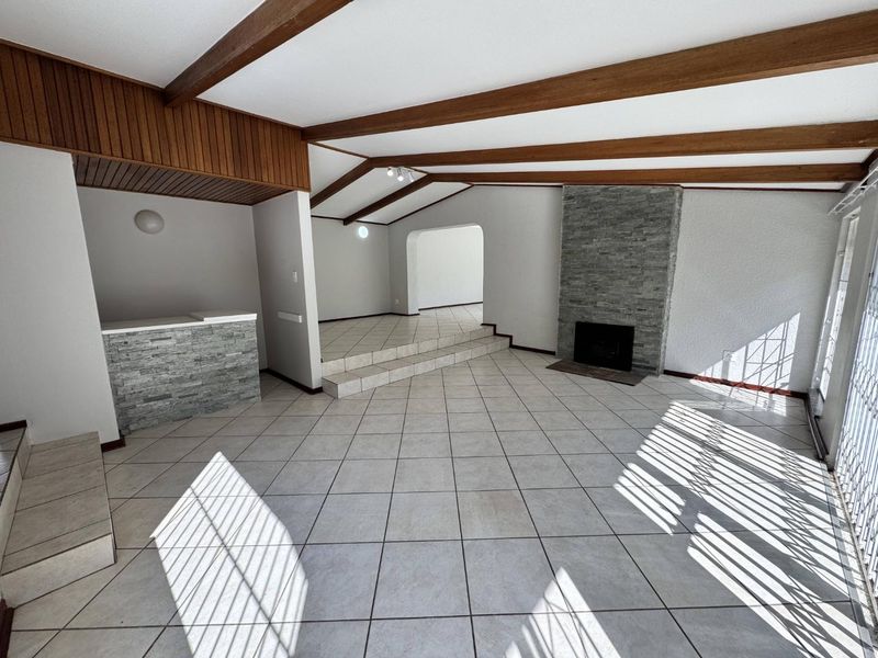 Newly Renovated 4 Bedroom Family Home in Northcliff - Photo 7