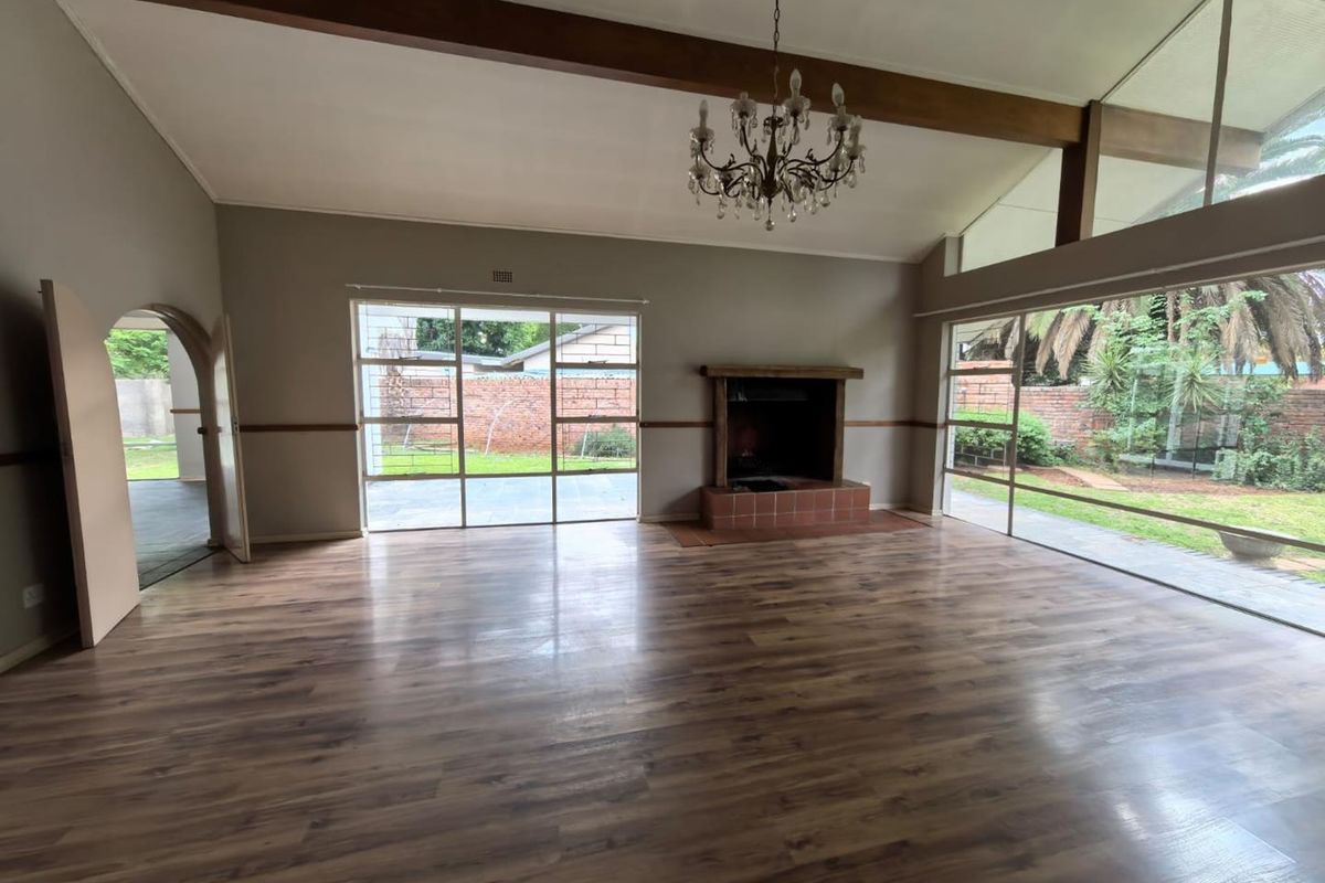 Spacious family home - Photo 4