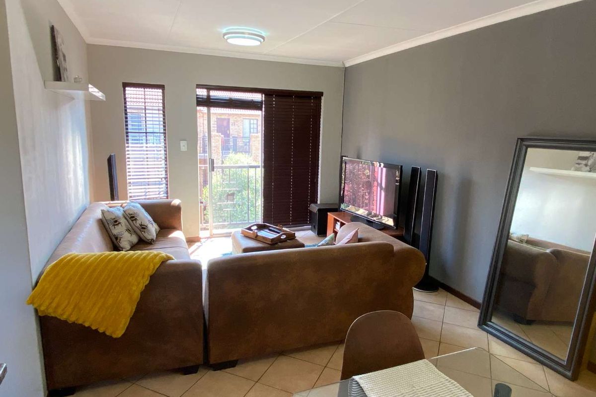 2 Bedroom Apartment / Flat in Eco Park Estate, Centurion. - Photo 3