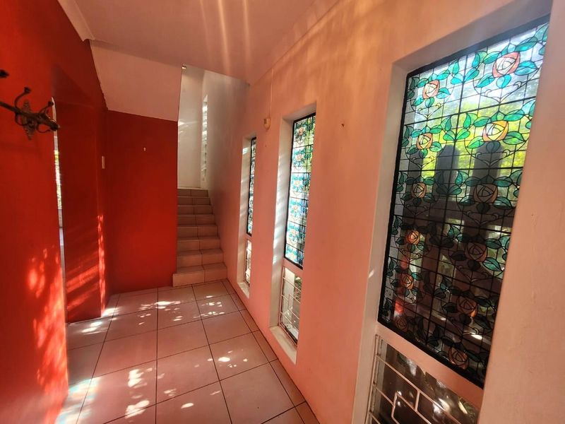 Large Family Home - Photo 4