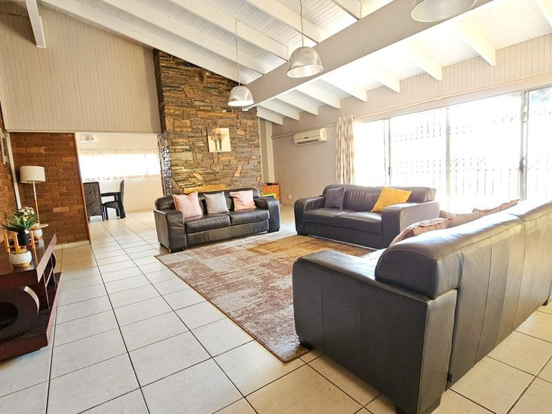 Elegant Family Home in Lynnwood Glen – Perfect for Entertaining - Photo 10