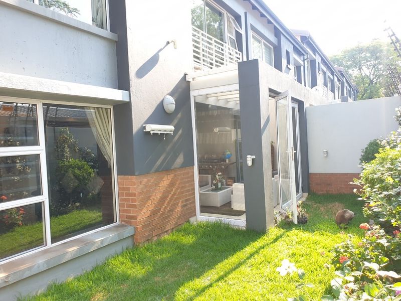 4 BEDROOM TOWNHOUSE FOR SALE NEAR RIVONIA - Photo 2