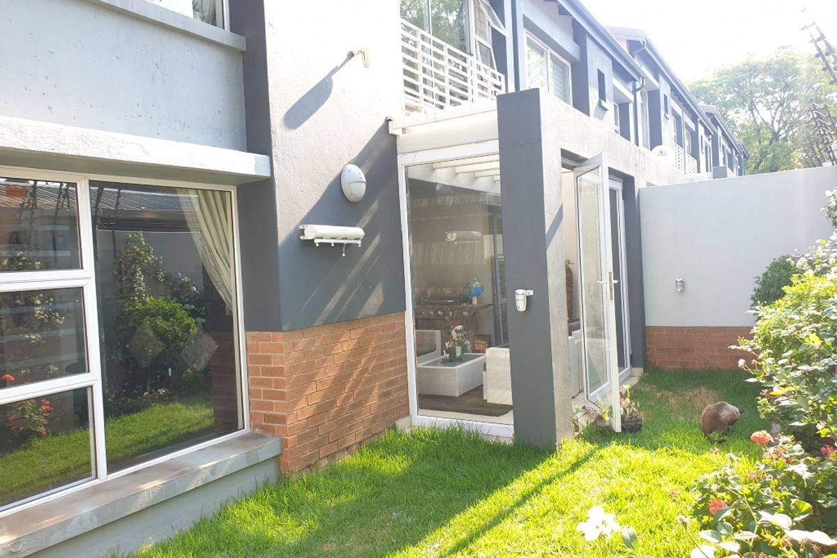 4 BEDROOM TOWNHOUSE FOR SALE NEAR RIVONIA - Photo 2