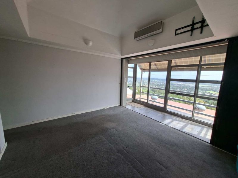 Luxury Living with Unrivalled Views in Northcliff - Photo 3