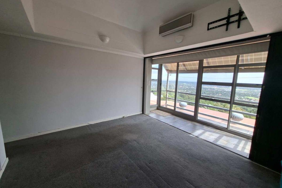 Luxury Living with Unrivalled Views in Northcliff - Photo 3