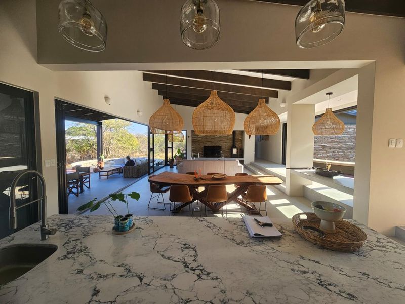 Unparalleled comfort in the bush - Photo 10