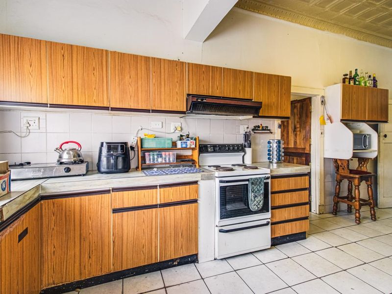 Massive family home in Northmead, Benoni - Photo 4